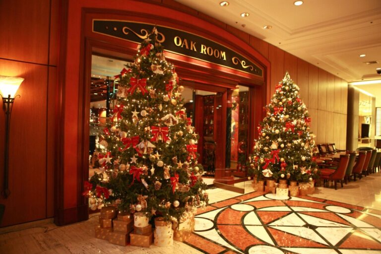 citywalk
Festive entrance with decorated Christmas trees